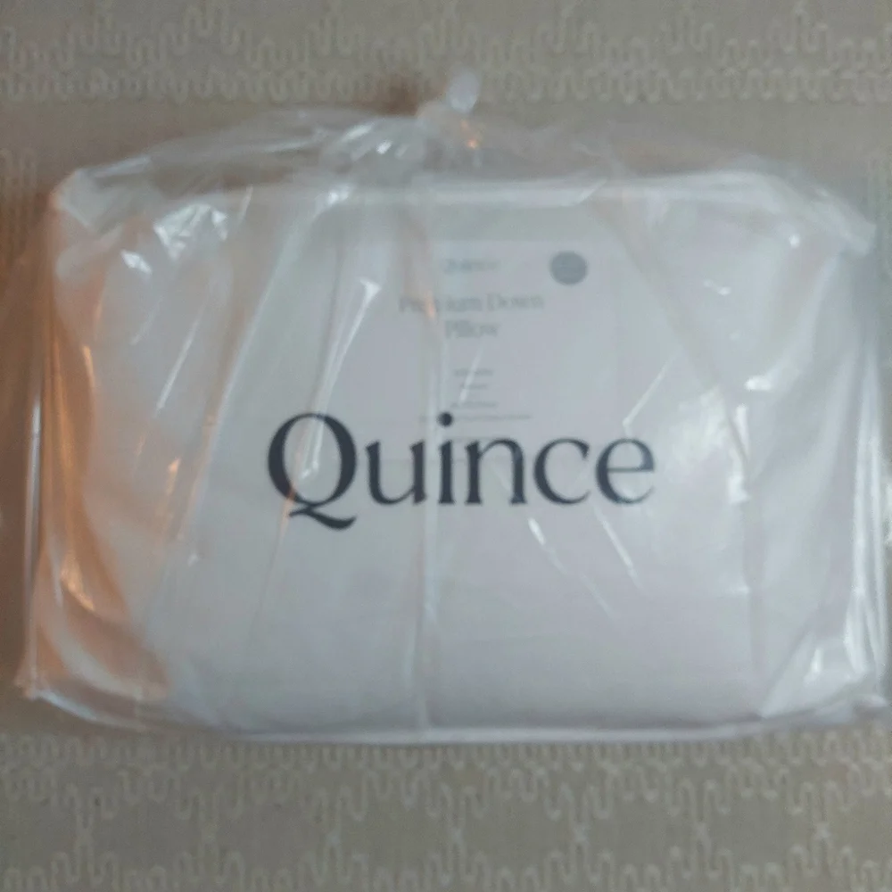 NWOT- Quince Standard White Duck Down Premium Pillow (Medium)(P27)